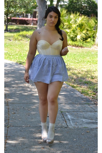 Nadia Aboulhosn Eggshell-intimate-blue-skirt-tan-heels_400