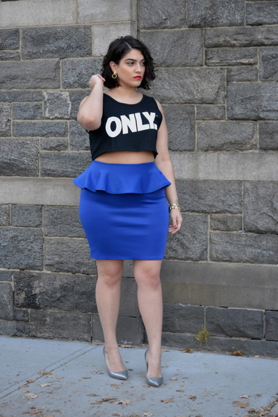 blue top black skirt