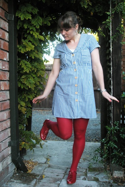 blue dress and red shoes