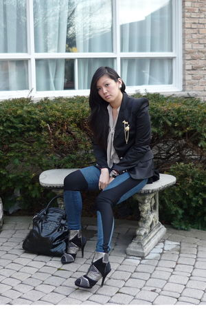 black Rinascimento blazer - beige bizz shirt - blue Helmut Lang leggings - black