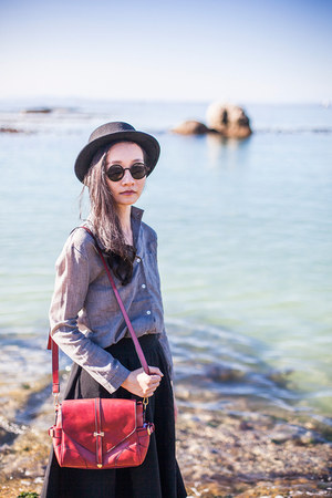 gray linen Dressgal shirt - brick red satchel Dressgal bag