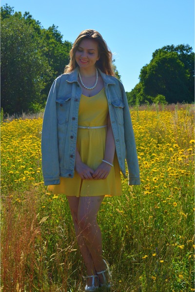 yellow dress with jean jacket