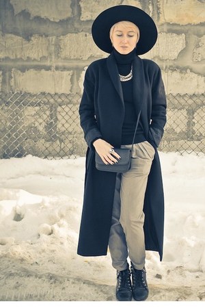 How to wear floppy knit hats How to wear floppy knit hats