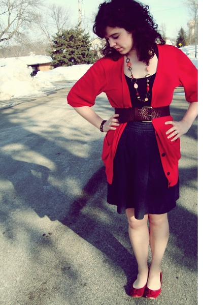 brown belt with black shirt