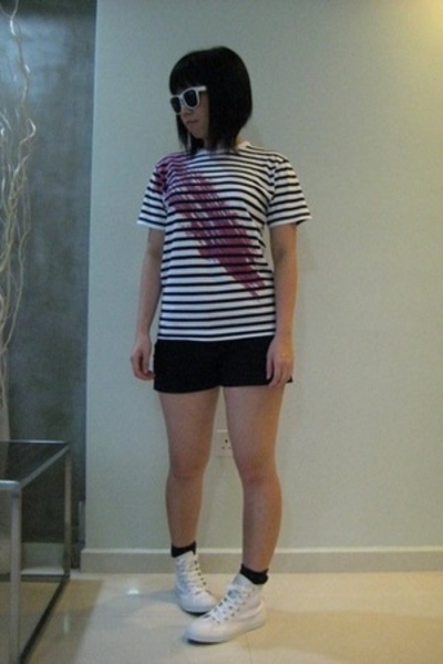 monochrome chucks