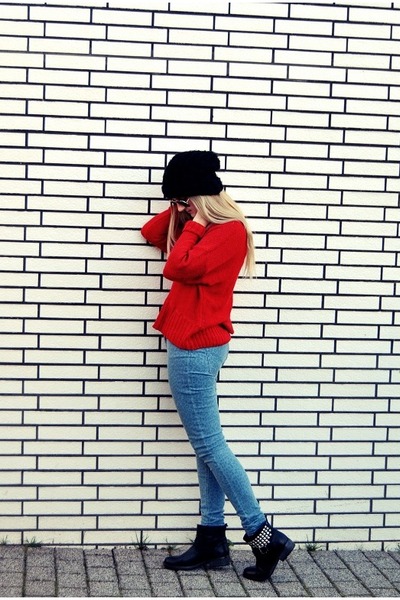 red jumper blue jeans