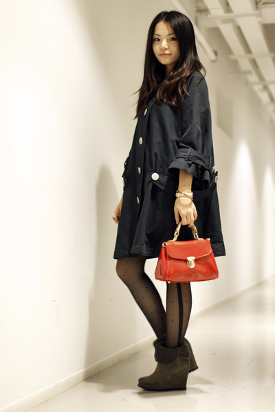 navy cha to port coat - black unknown brand tights - gray staccato shoes - red C